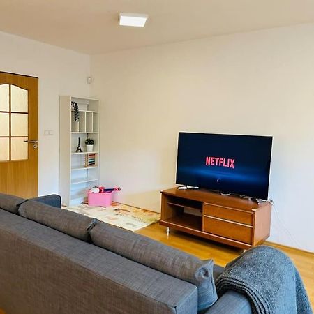 Family-Friendly Prague 5 Stay Екстериор снимка