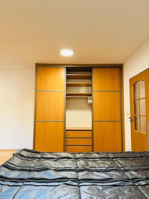 Family-Friendly Prague 5 Stay Екстериор снимка
