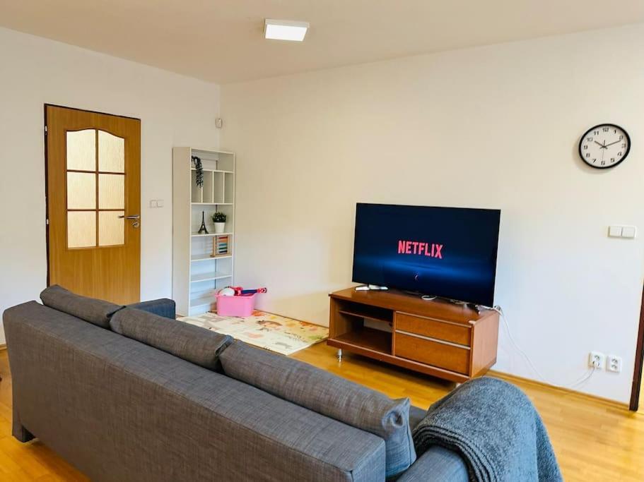 Family-Friendly Prague 5 Stay Екстериор снимка
