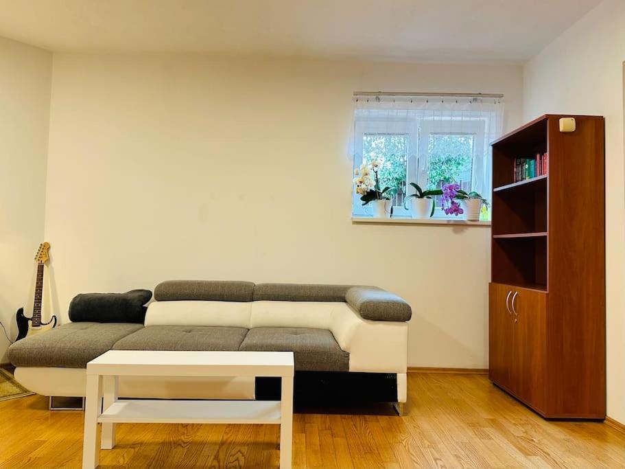 Family-Friendly Prague 5 Stay Екстериор снимка