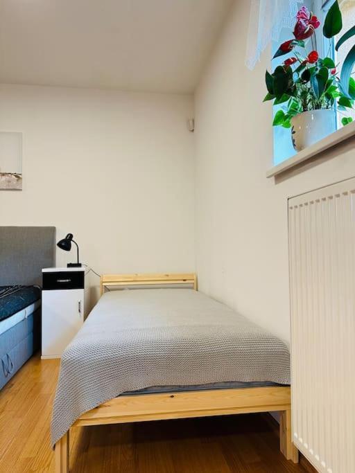 Family-Friendly Prague 5 Stay Екстериор снимка