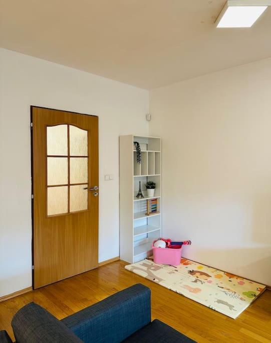 Family-Friendly Prague 5 Stay Екстериор снимка