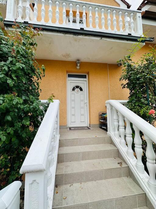 Family-Friendly Prague 5 Stay Екстериор снимка